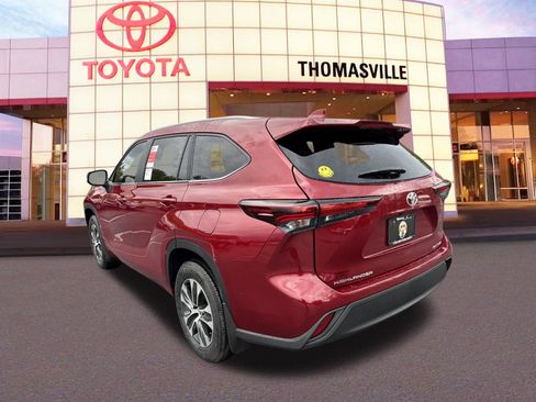 New 2026 Toyota Highlander XLE image 7