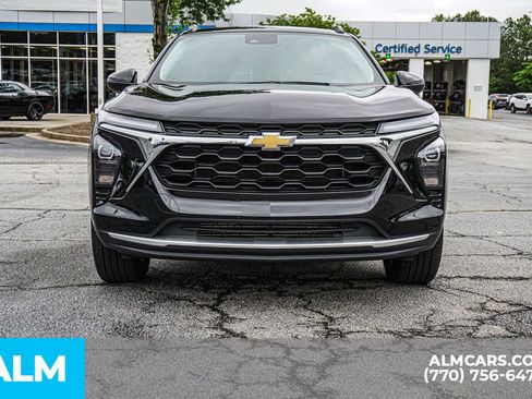 Used 2025 Chevrolet Trax LT w/ LT Convenience Package FWD image 12