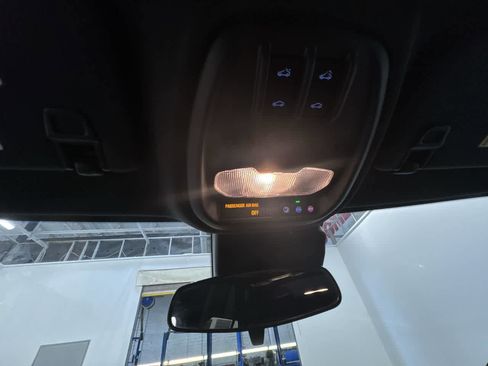 Used 2025 Chevrolet Trax RS w/ Sunroof Package image 31