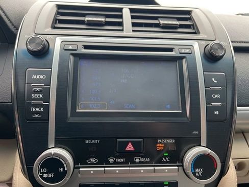 Used 2012 Toyota Camry LE image 18