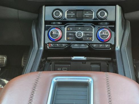 Used 2024 GMC Yukon Denali Ultimate image 18
