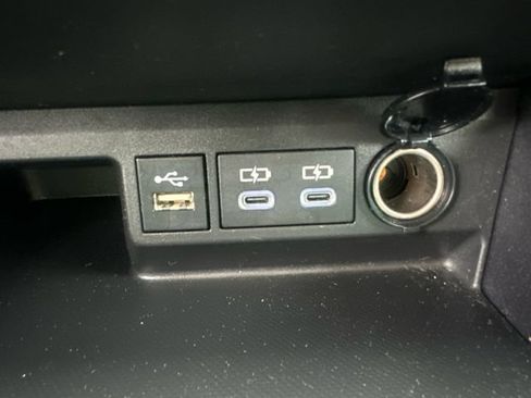 Used 2023 Toyota Highlander L FWD image 36