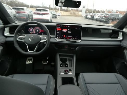 New 2026 Volkswagen Tiguan SE R-Line AWD/4WD image 4