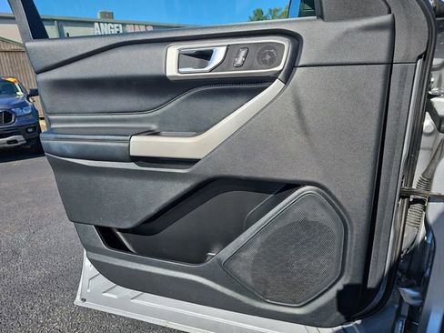 Used 2022 Ford Explorer XLT image 33