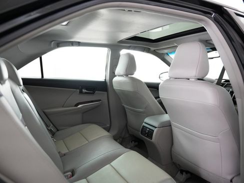 Used 2012 Toyota Camry XLE w/ Leather Pkg FWD image 39