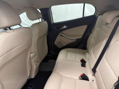 Used 2015 Mercedes-Benz GLA 250 image 18