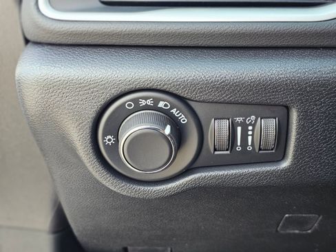 New 2026 Chrysler Voyager LX FWD image 16
