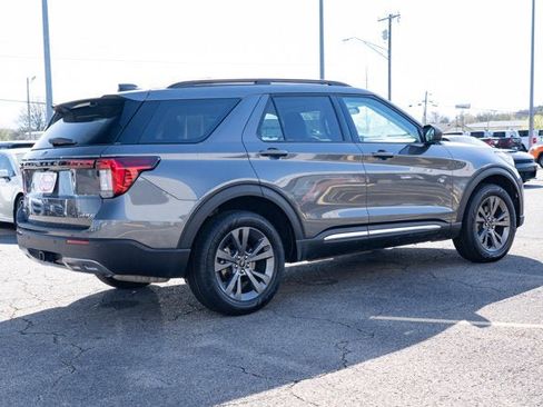 Used 2025 Ford Explorer Active w/ Active Comfort Package AWD/4WD image 5
