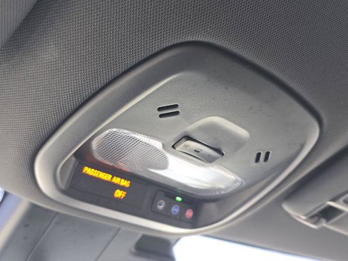 Used 2025 Chevrolet Trax RS w/ Driver Confidence Package FWD image 25