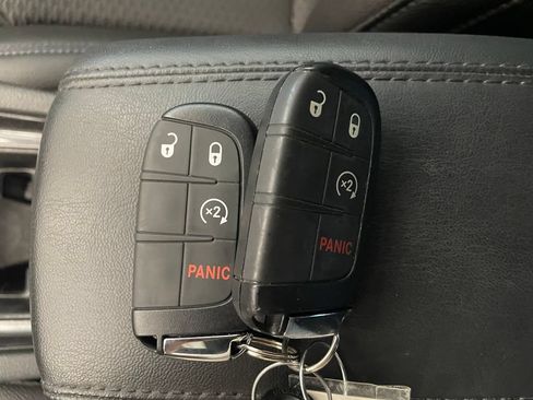 Used 2025 Jeep Compass Latitude AWD/4WD image 18