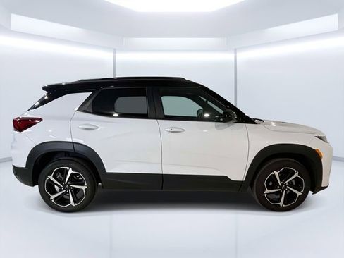 Used 2023 Chevrolet TrailBlazer RS w/ Sun and Liftgate Package image 10