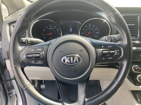 Used 2019 Kia Sedona EX image 17