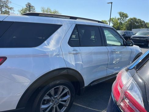 Used 2023 Ford Explorer XLT w/ Equipment Group 202A image 7