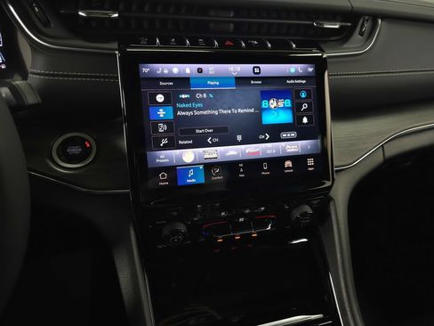 Used 2023 Jeep Grand Cherokee Overland w/ Luxury Tech Group IV AWD/4WD image 24
