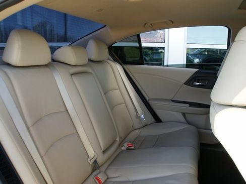 Used 2015 Honda Accord Touring image 31
