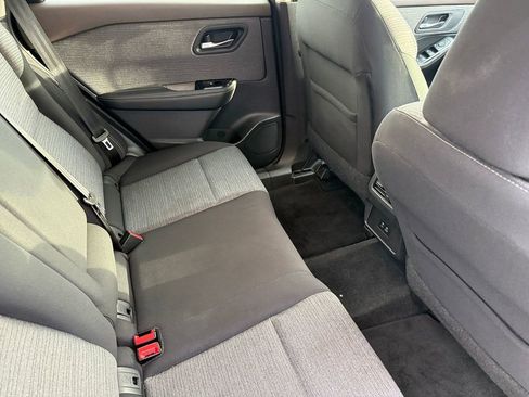 Used 2022 Nissan Rogue SV image 16