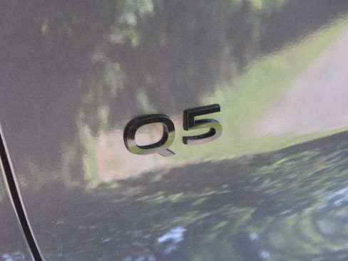 Used 2025 Audi Q5 Premium Plus w/ Premium Plus AWD/4WD image 50