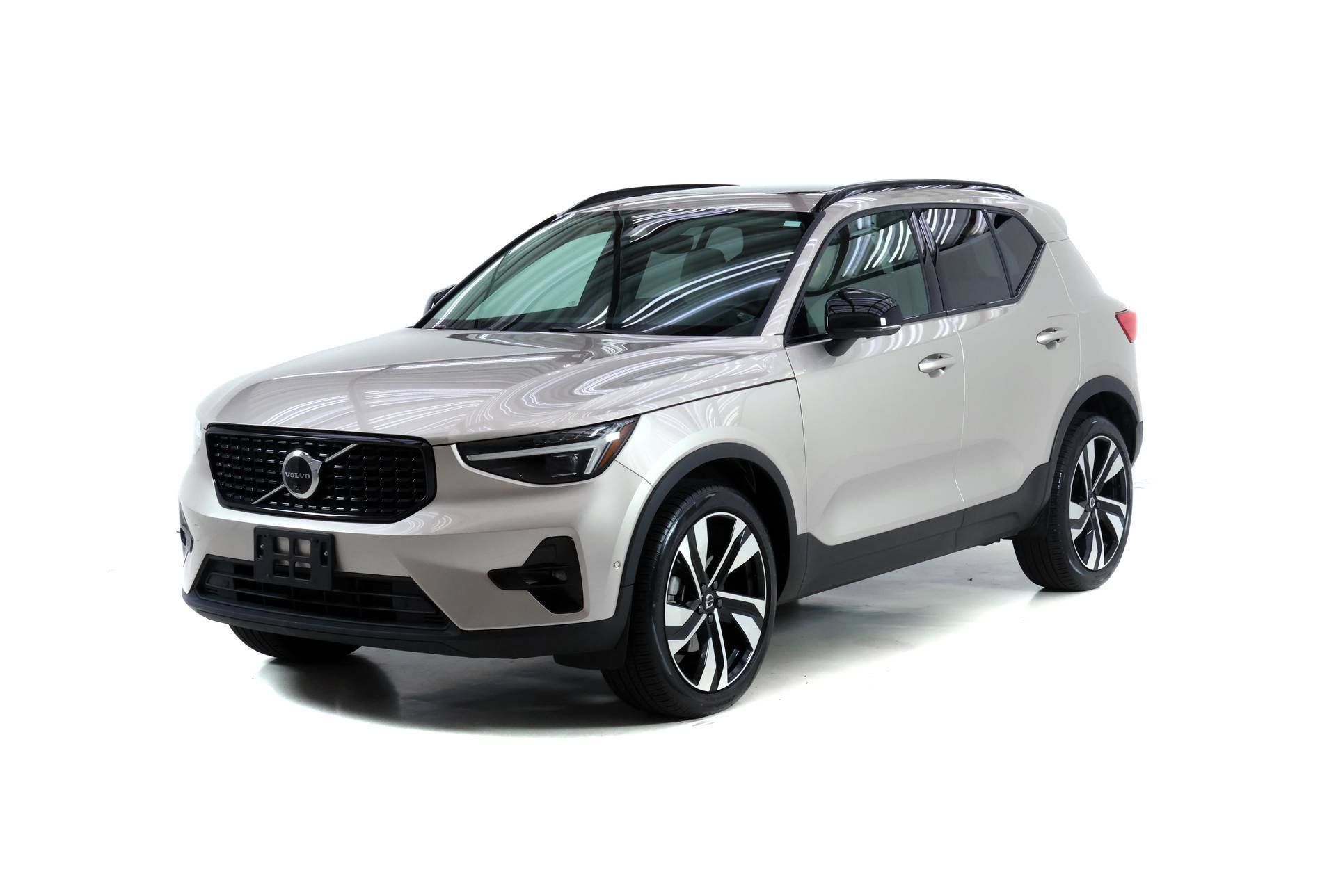 Certified 2024 Volvo XC40 B5 Ultimate w/ Protection Package Premier AWD/4WD image 1