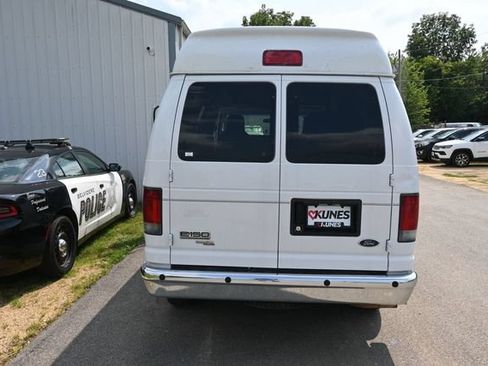 Used 2009 Ford E-150 and Econoline 150 Wagon RWD image 7