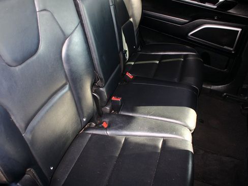 Used 2020 Kia Telluride S w/ S 8 Passenger Seating Package image 8