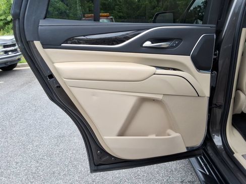 Certified 2021 Cadillac Escalade Premium Luxury AWD/4WD image 17