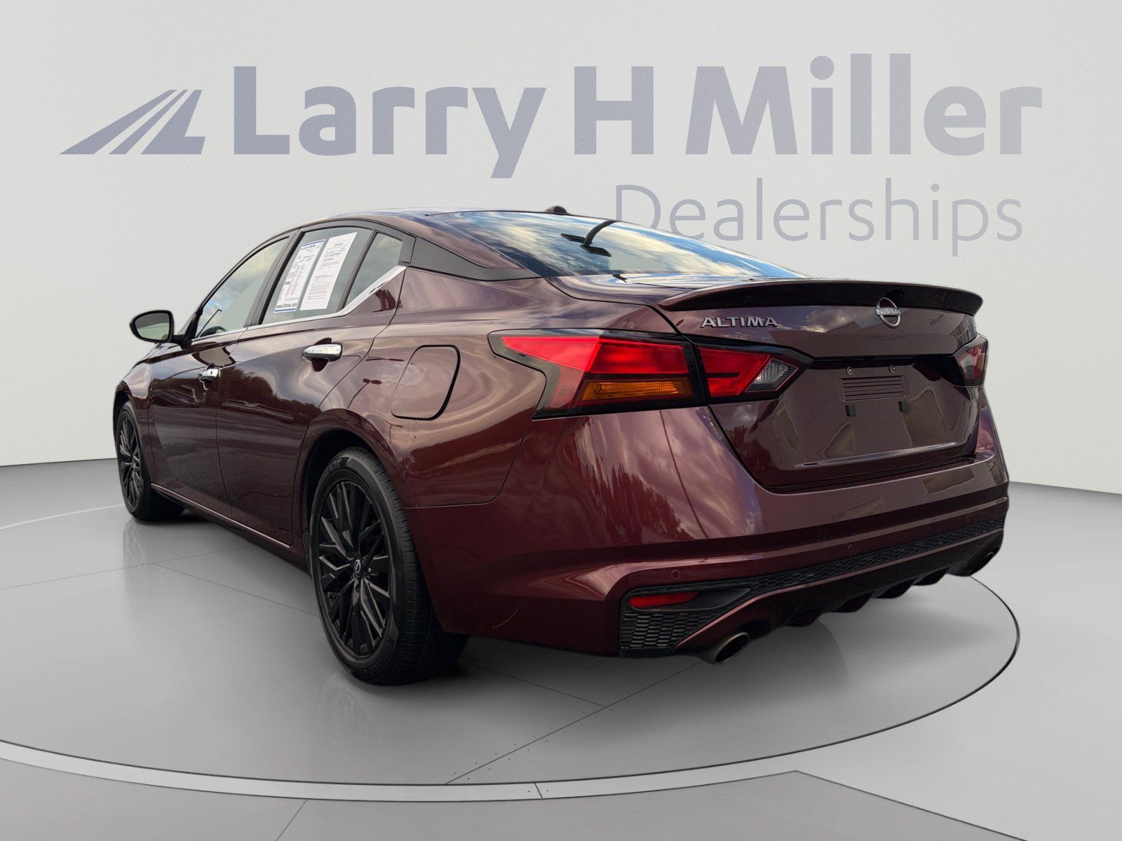 Used 2025 Nissan Altima 2.5 SV w/ SV Special Edition Package FWD image 3