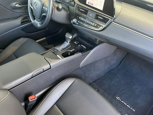 Used 2024 Lexus ES 350 w/ Accessory Package (Z1) FWD image 19