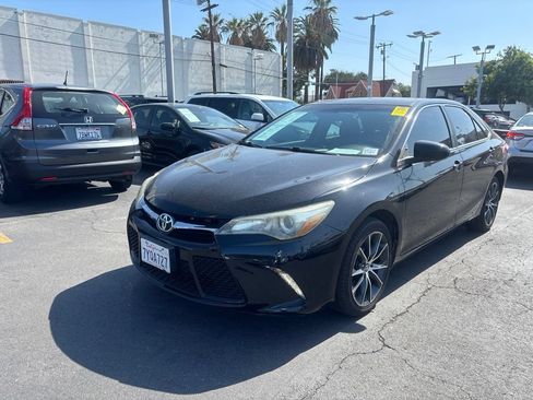 Used 2017 Toyota Camry XSE w/ Moonroof Package FWD image 9