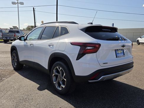 New 2026 Chevrolet Trax LT w/ Driver Confidence Package FWD image 3