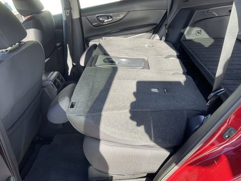 Used 2019 Nissan Rogue SV image 40