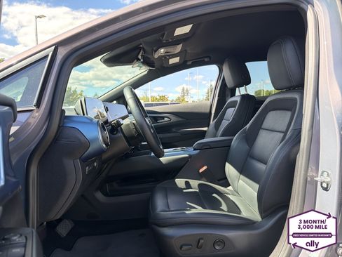 Certified 2024 Chevrolet Equinox EV LT FWD image 9