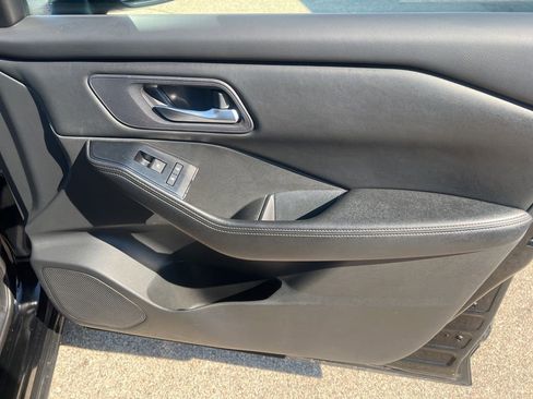 Used 2024 Nissan Rogue SV image 23