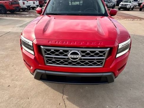 Certified 2024 Nissan Frontier SL w/ Technology Package AWD/4WD image 2