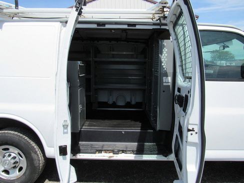 Used 2016 Chevrolet Express 2500 RWD image 16