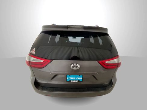 Used 2018 Toyota Sienna XLE w/ XLE Navigation Package image 7