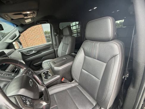Used 2022 Chevrolet Suburban RST w/ Luxury Package RWD image 19