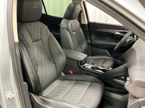 Used 2023 Buick Envision Avenir image 9