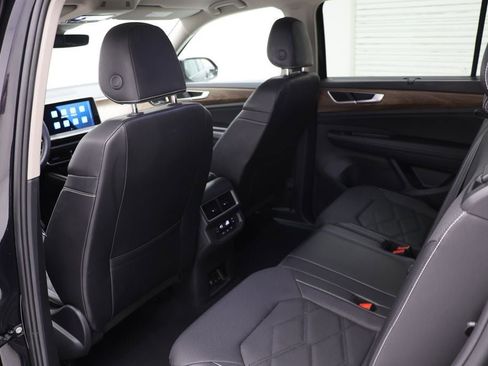 Used 2024 Volkswagen Atlas SE image 12