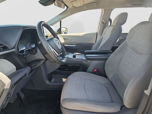 Certified 2021 Toyota Sienna LE image 16