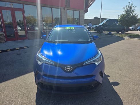 Used 2019 Toyota C-HR LE image 2
