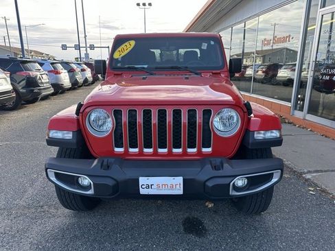 Used 2023 Jeep Gladiator Overland image 2