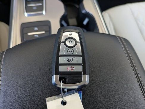 Certified 2024 Ford Edge Titanium image 31