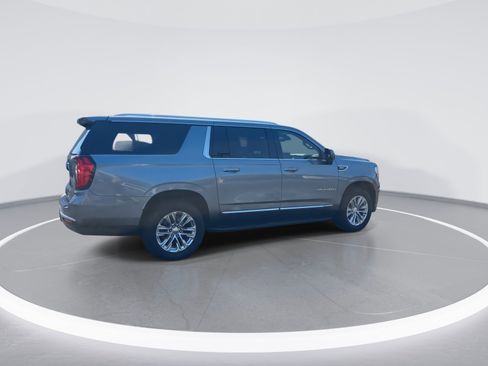 Used 2022 GMC Yukon XL SLT w/ SLT Premium Package AWD/4WD image 9
