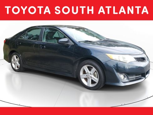 Used 2014 Toyota Camry SE FWD image 1