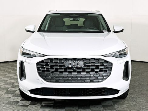 Used 2025 Audi Q5 Premium Plus w/ Premium Plus AWD/4WD image 2