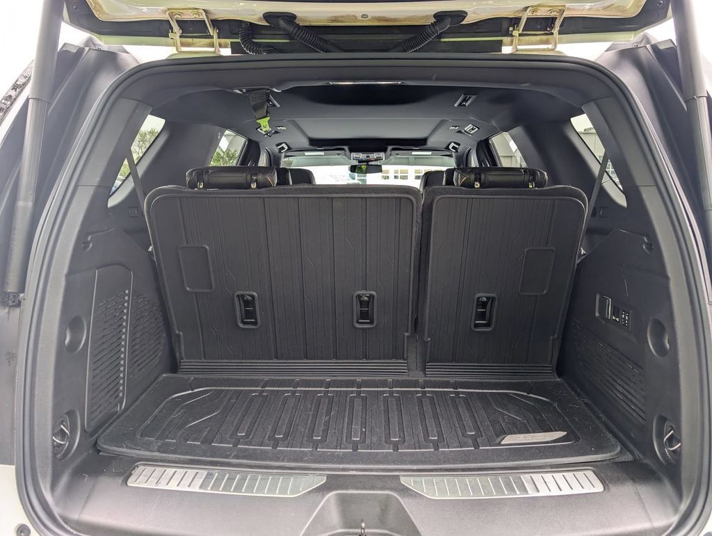 Used 2024 GMC Yukon AT4 AWD/4WD image 8
