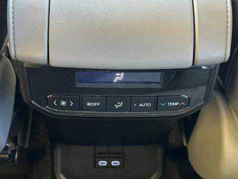 Used 2023 Toyota Highlander LE FWD image 15
