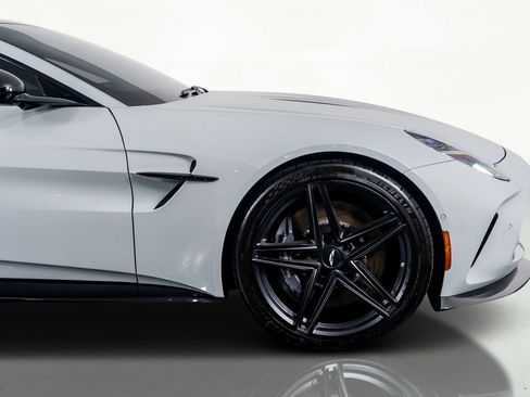Used 2025 Aston Martin V8 Vantage Coupe image 45