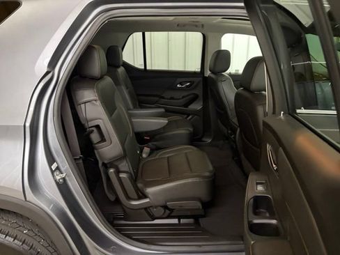 Used 2021 Chevrolet Traverse LT w/ LT Premium Package AWD/4WD image 21