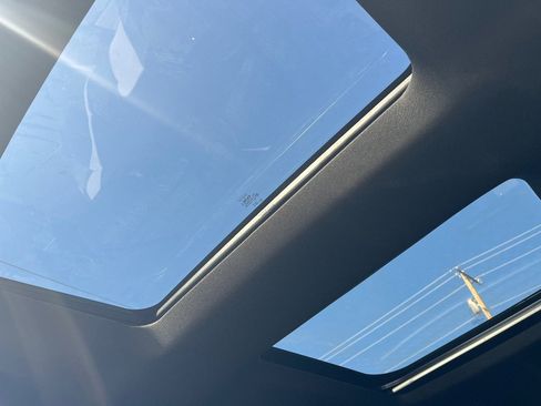 Used 2017 Ford Explorer XLT w/ Equipment Group 202A image 24